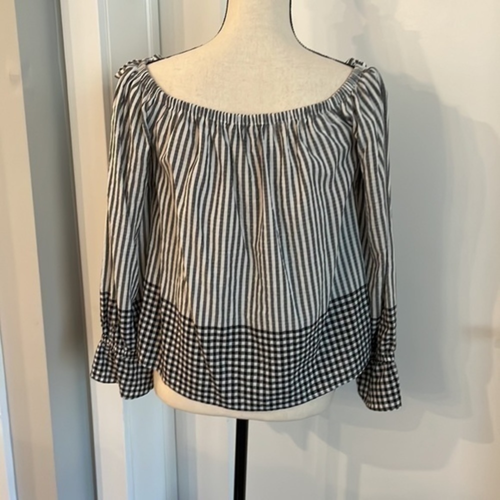 Express Off Shoulder Top - Picture 3 of 4